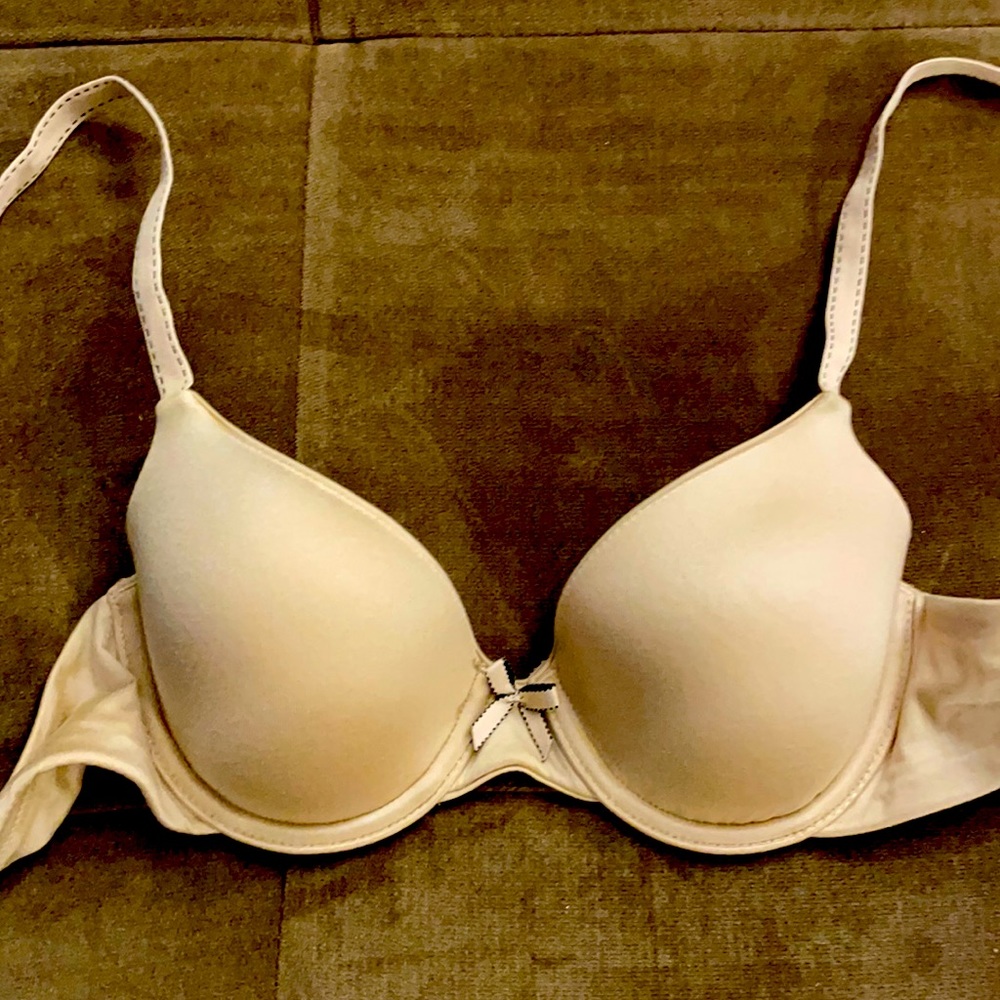 Maidenform size 32A lightly lined bra!